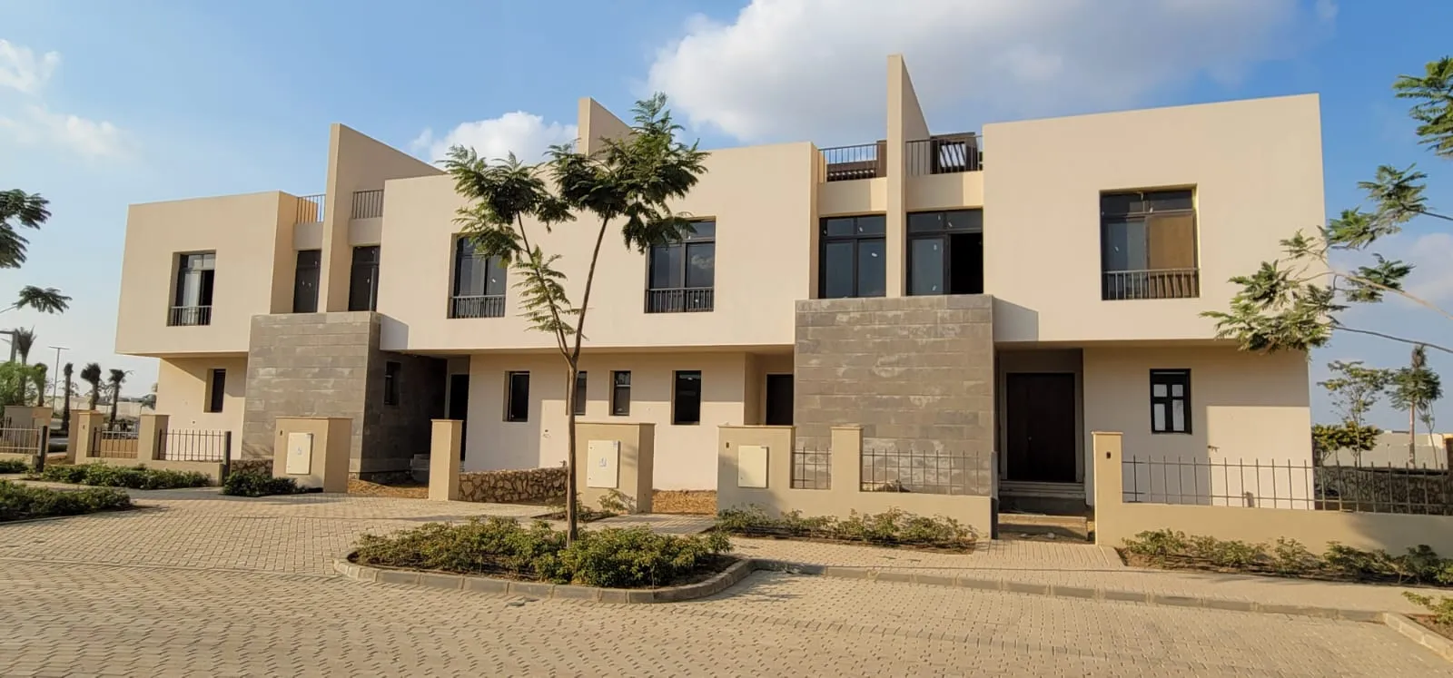 Townhouse for sale in O West Orascom in October Gardens of 195 m² with 3 bedrooms