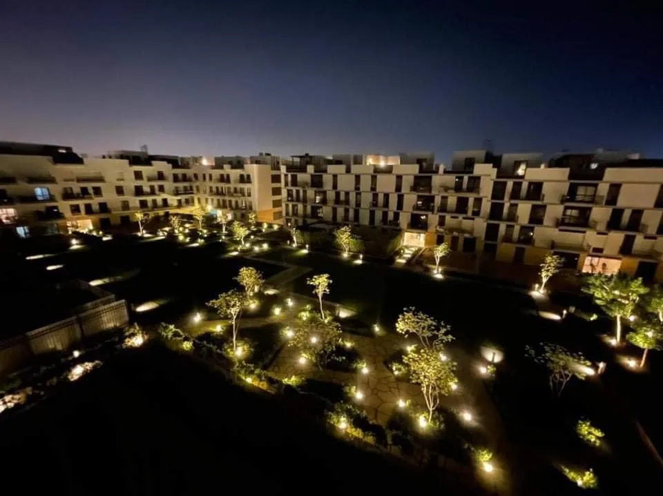 بنتهاوس للبيع في ذا كورت يارد في مدينة السادس من أكتوبر بمساحة 152 م² تتكون من 3 غرف