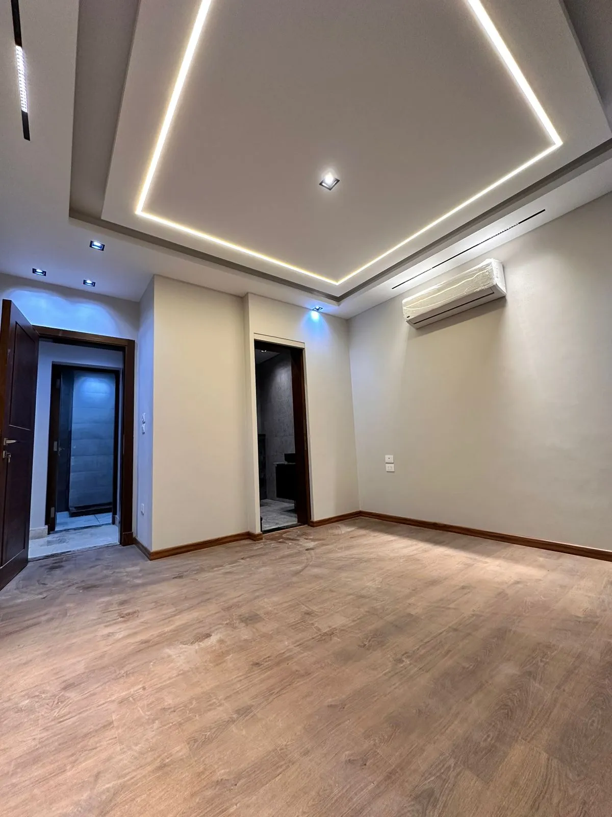  للبيع في فيليت في  بمساحة 0 م² تتكون من 0 غرف