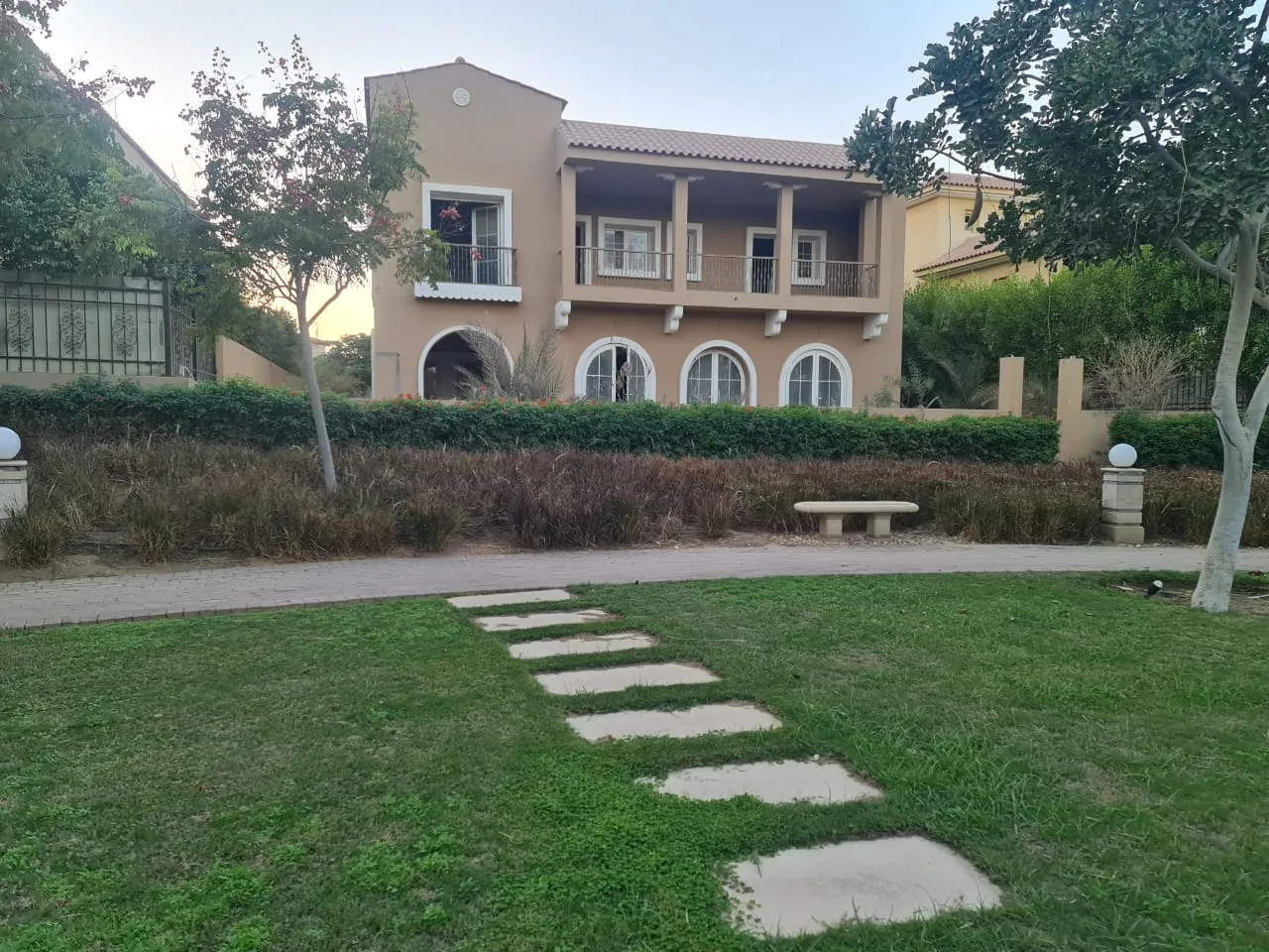  للبيع في هايد بارك في  بمساحة 0 م² تتكون من 0 غرف