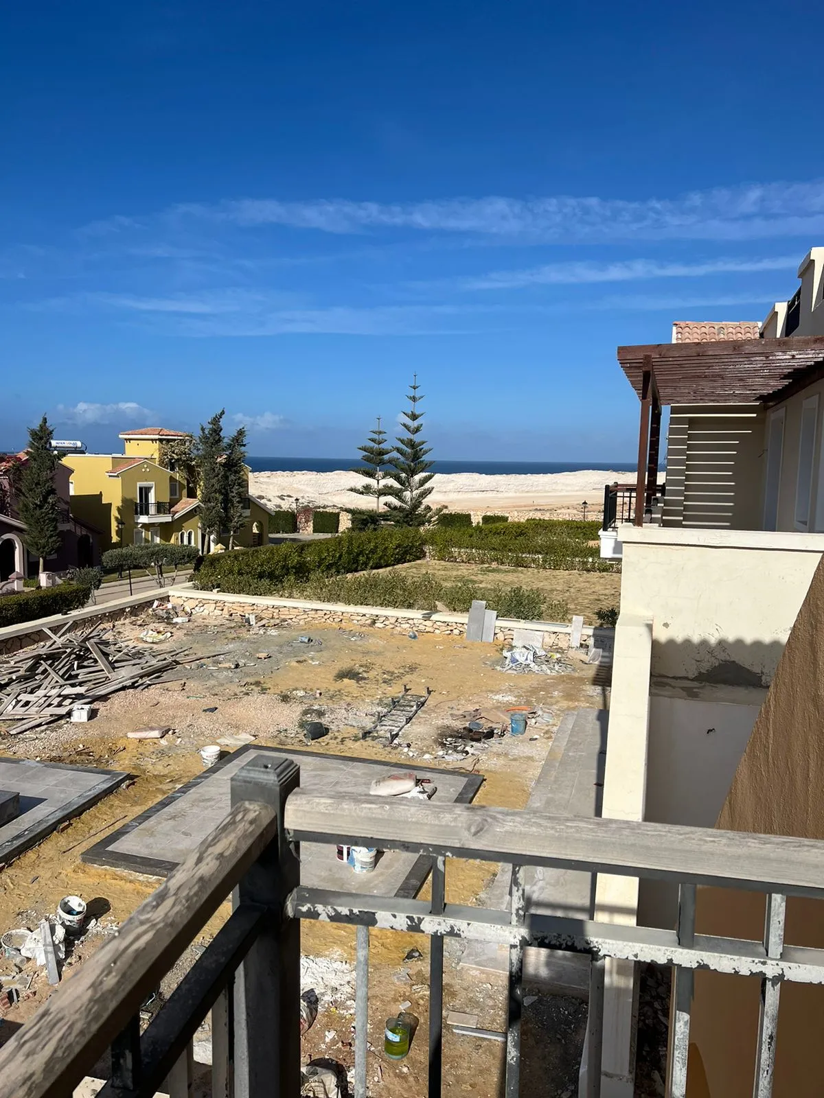 فيلا للبيع في ماونتن فيو رأس الحكمة في رأس الحكمة بمساحة 450 م² تتكون من 3 غرف