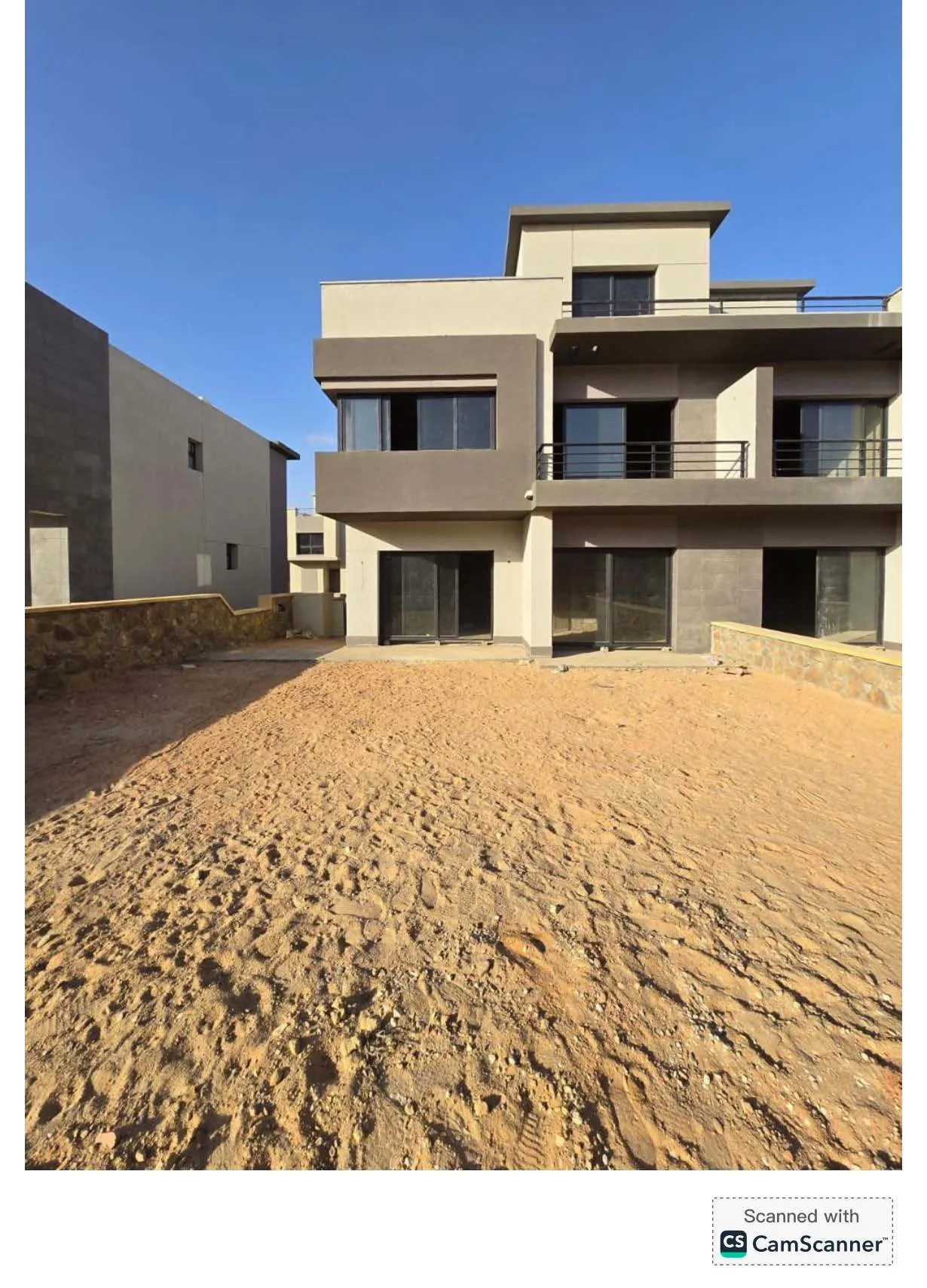 تاون هاوس للبيع في سوان ليك ريزيدنس في القاهرة الجديدة بمساحة 248 م² تتكون من 3 غرف