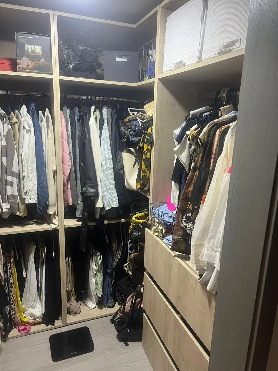 للبيع في أمبر فيل في بمساحة 0 م² تتكون من 0 غرف