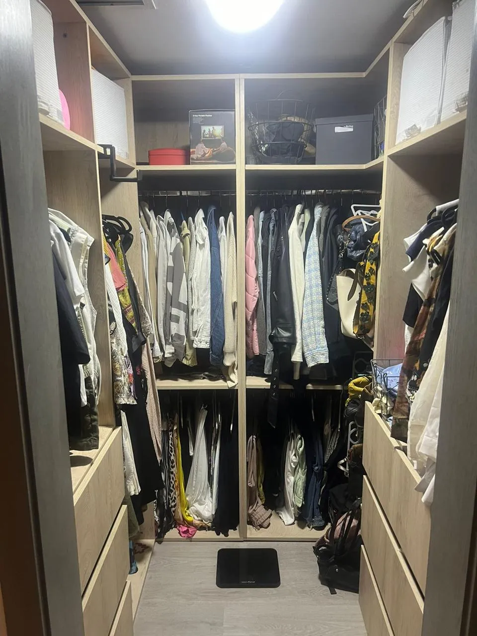 للبيع في أمبر فيل في بمساحة 0 م² تتكون من 0 غرف