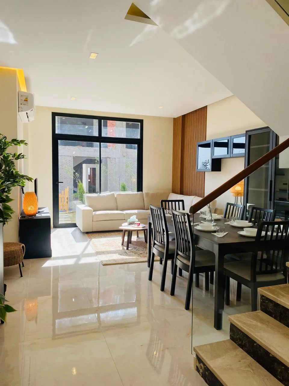  للبيع في مونتي نابليون في  بمساحة 0 م² تتكون من 0 غرف