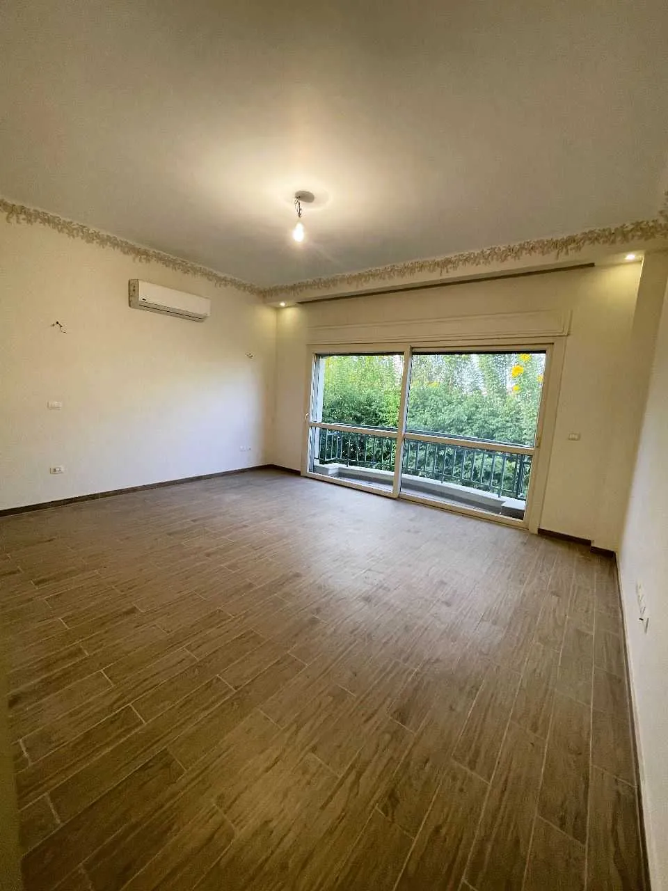  للبيع في الباتيو 5 إيست في  بمساحة 0 م² تتكون من 0 غرف