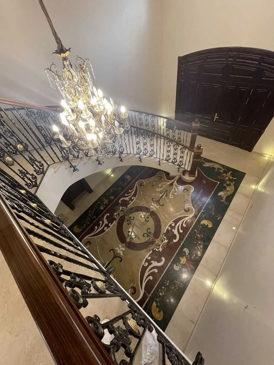 Villa for sale in El Patio 5 East in El Shorouk of 630 m² with 4 bedrooms