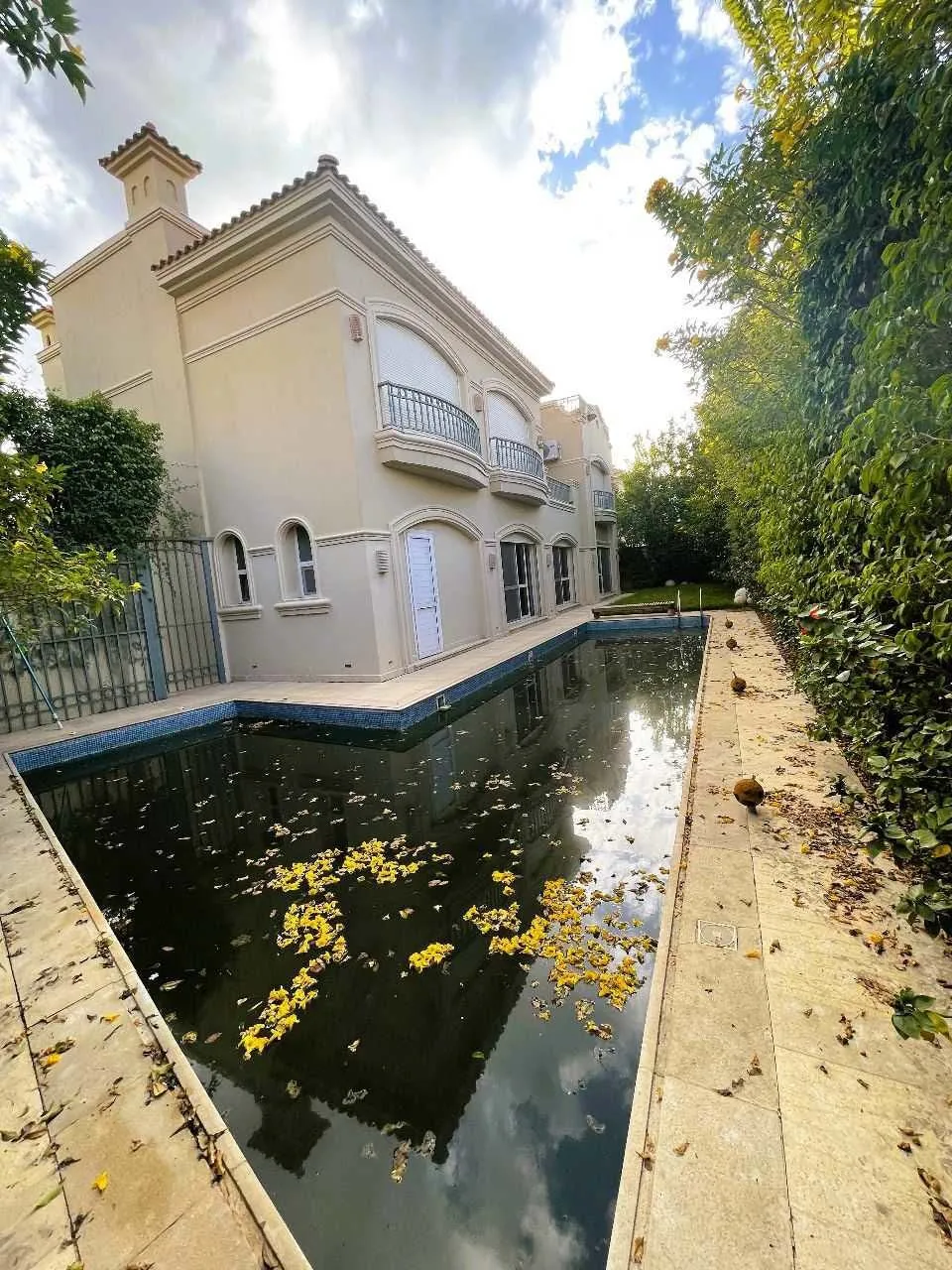 Villa for sale in El Patio 5 East in El Shorouk of 630 m² with 4 bedrooms