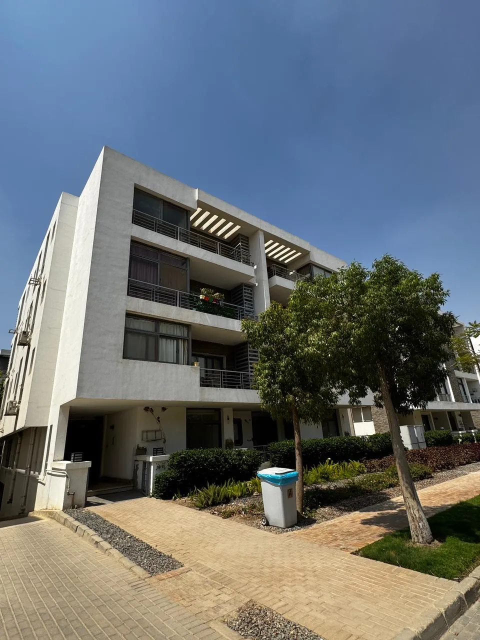  للبيع في تاج سلطان في  بمساحة 0 م² تتكون من 0 غرف