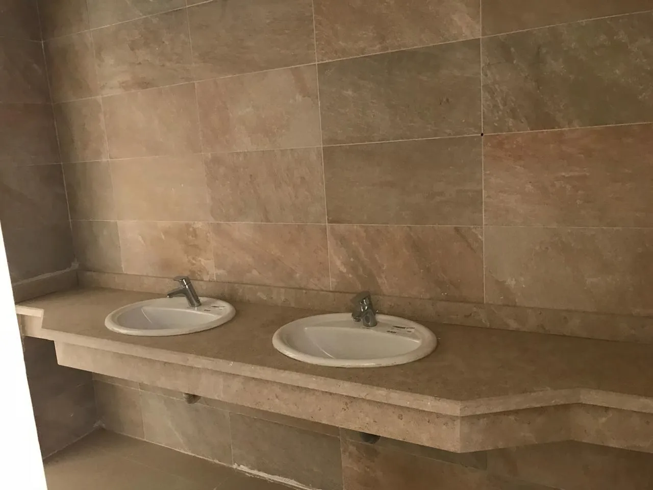  للبيع في هايد بارك في  بمساحة 0 م² تتكون من 0 غرف