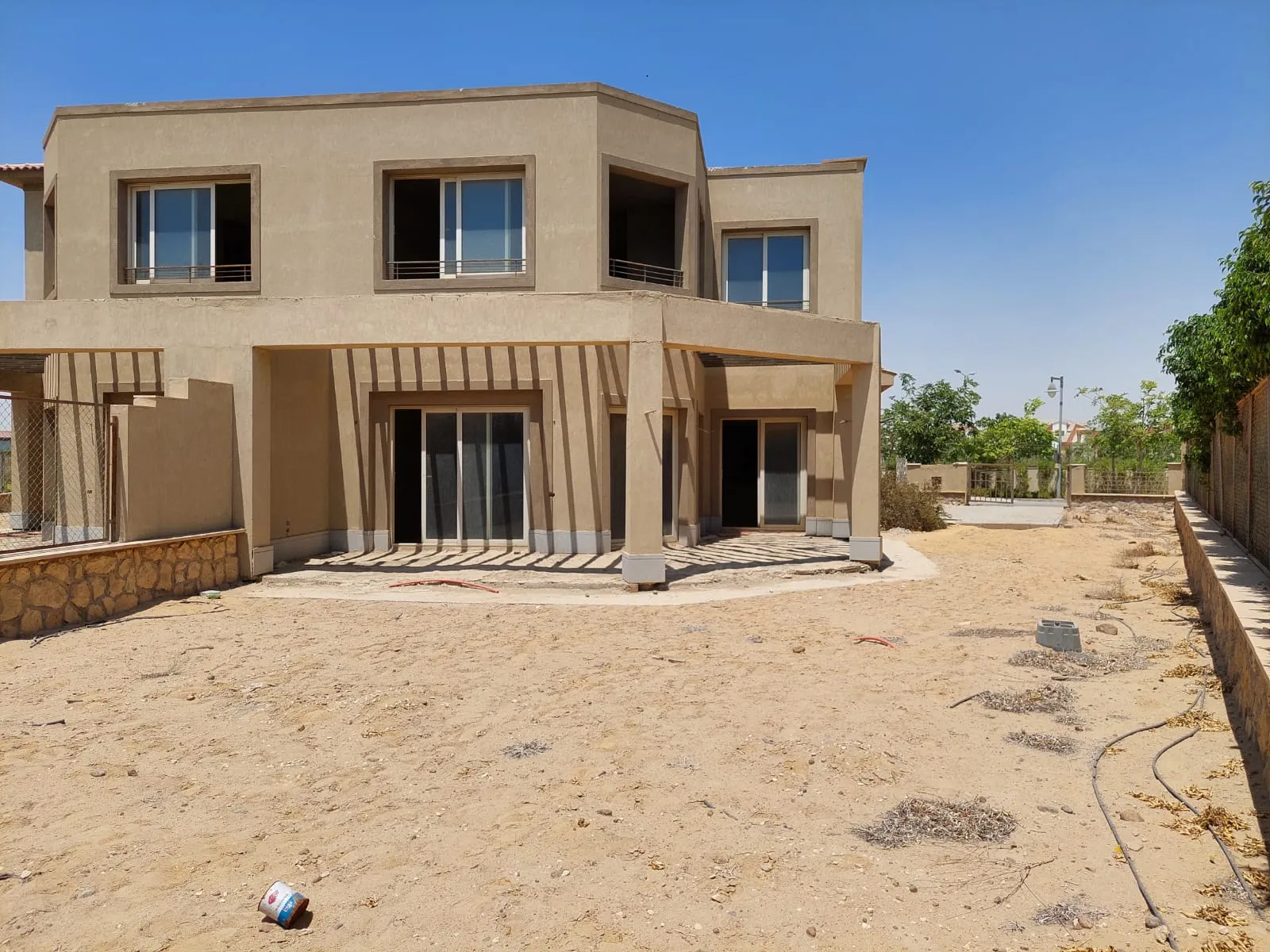 توين هاوس للبيع في PK1 بالم هيلز قطامية في جولدن سكوير بمساحة 360 م² تتكون من 3 غرف