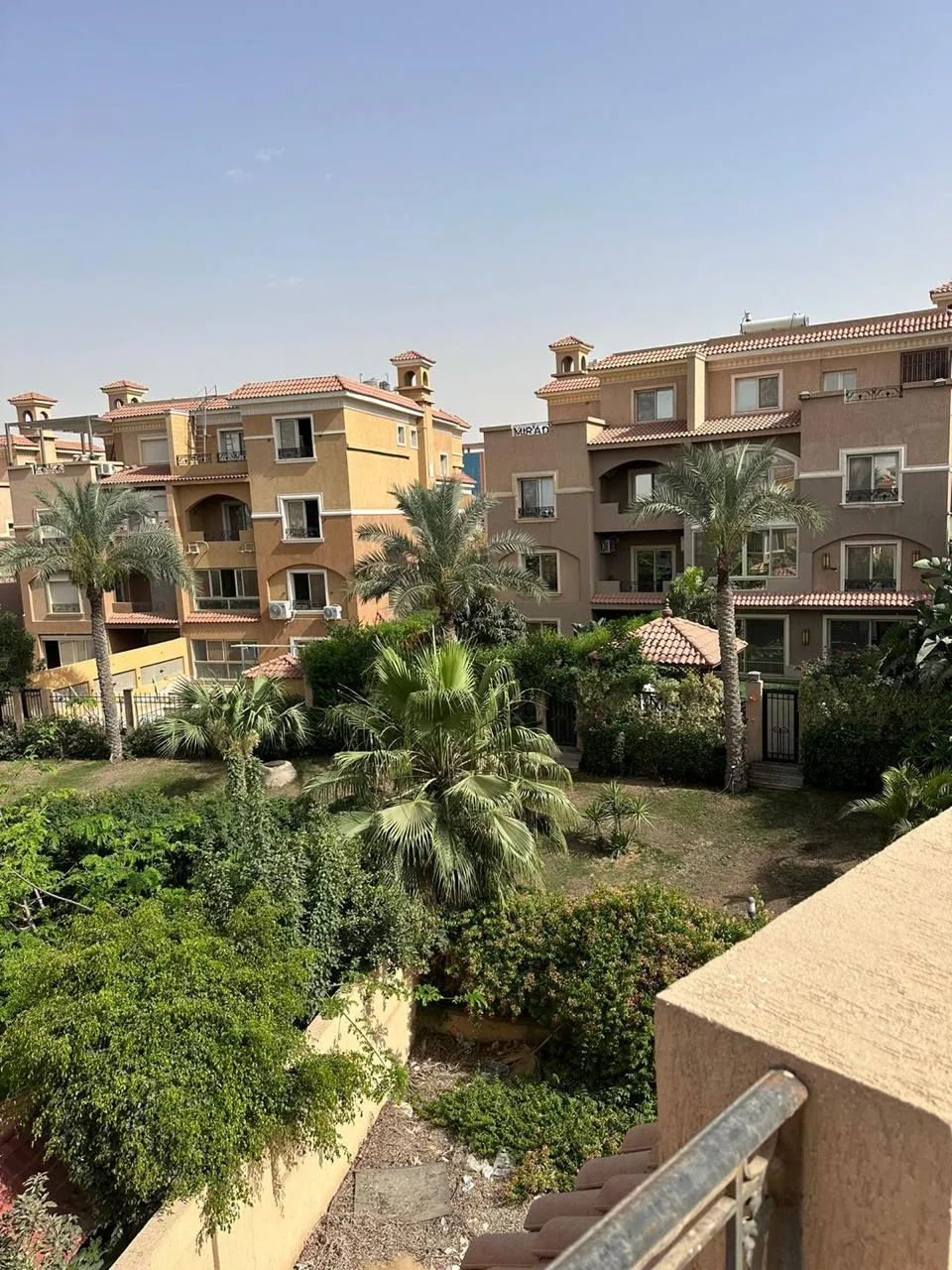 فيلا للبيع في ليه روا القاهره الجديده في القاهرة الجديدة بمساحة 407 م² تتكون من 6 غرف