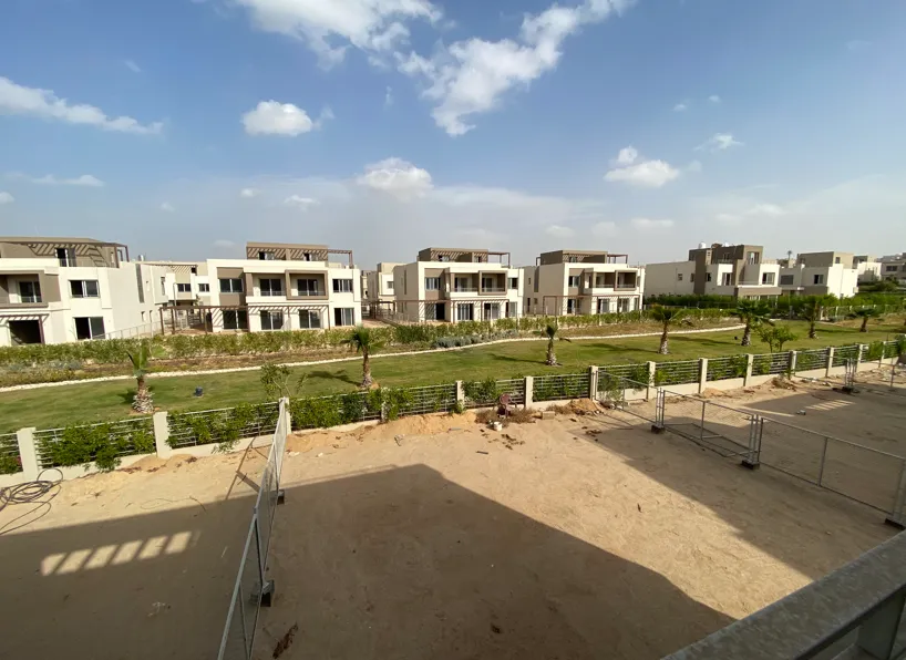 Twinhouse for sale in Palm Valley in 6th of October City of 350 m² with 5 bedrooms