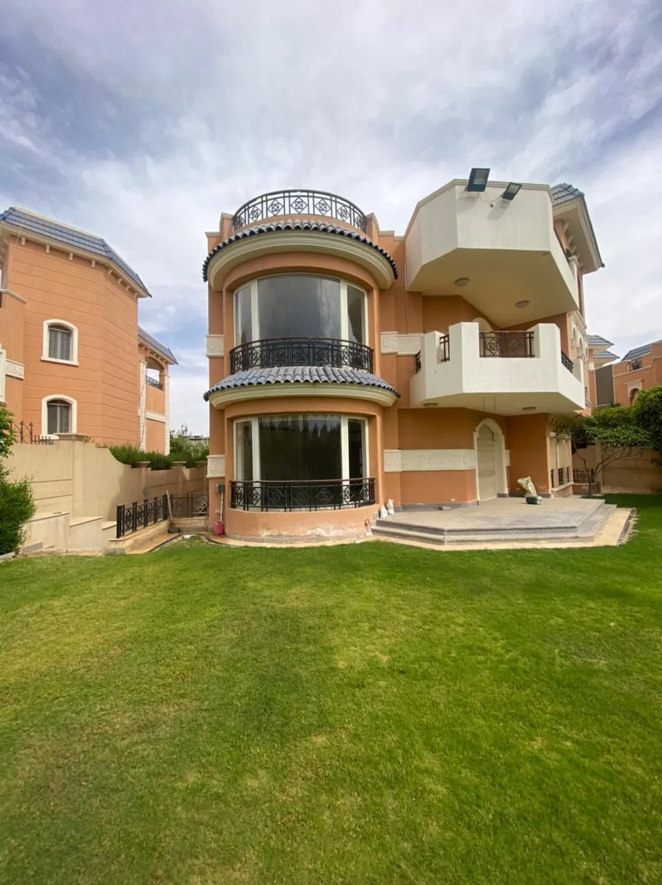 Villa for sale in Dyar Mokhabarat in New Cairo of 700 m² with 6 bedrooms