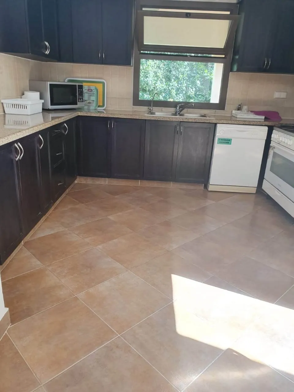 فيلا للبيع في مراسي في سيدي عبد الرحمن بمساحة 498 م² تتكون من 5 غرف