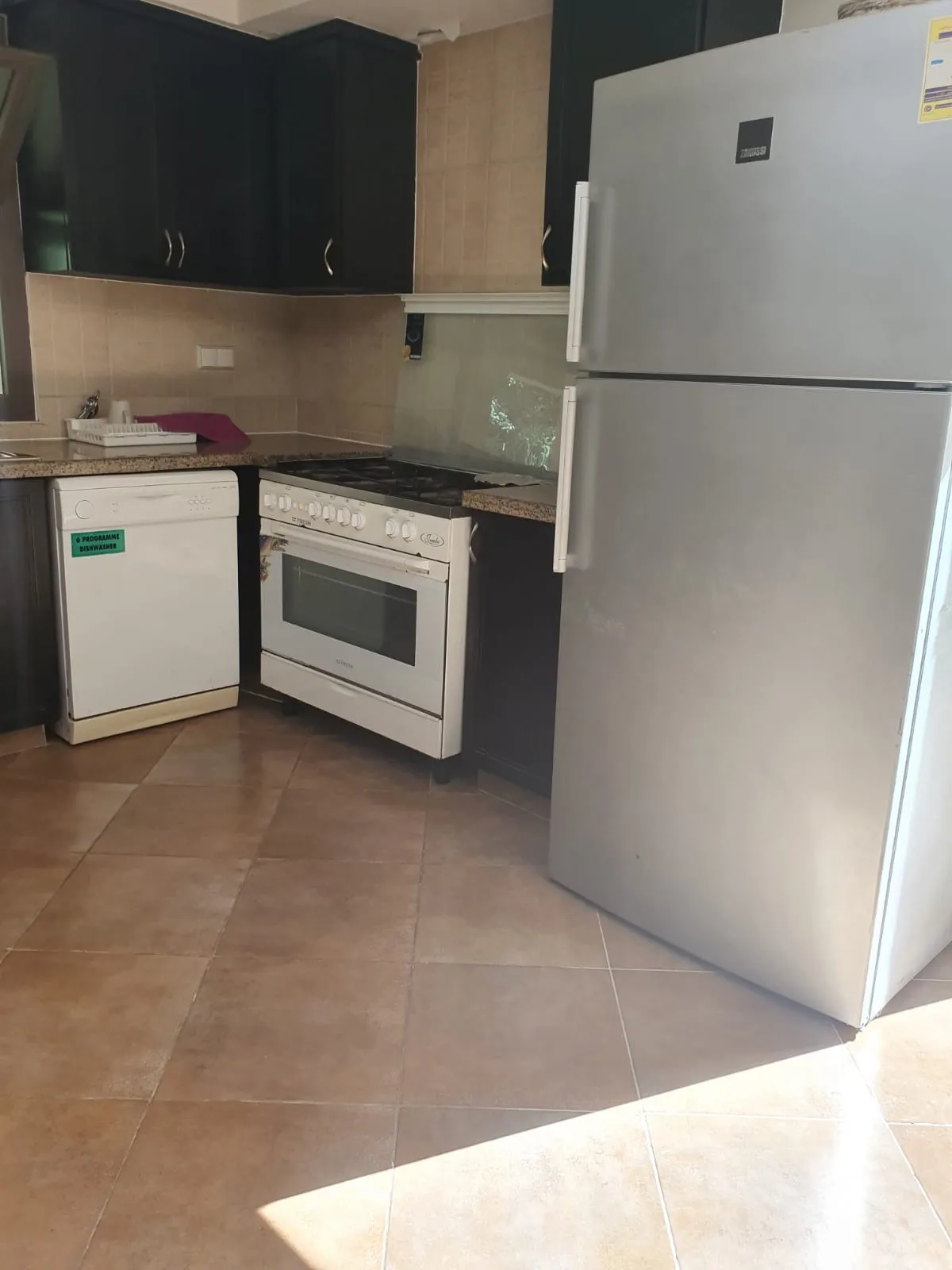 فيلا للبيع في مراسي في سيدي عبد الرحمن بمساحة 498 م² تتكون من 5 غرف