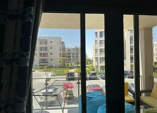 شقة للبيع في مراسي في سيدي عبد الرحمن بمساحة 93 م² تتكون من 2 غرف