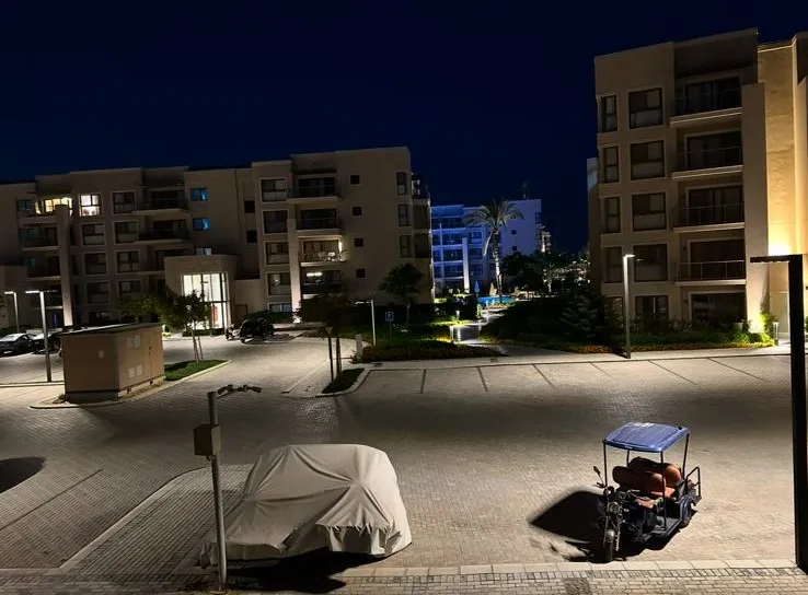 شقة للبيع في مراسي في سيدي عبد الرحمن بمساحة 93 م² تتكون من 2 غرف