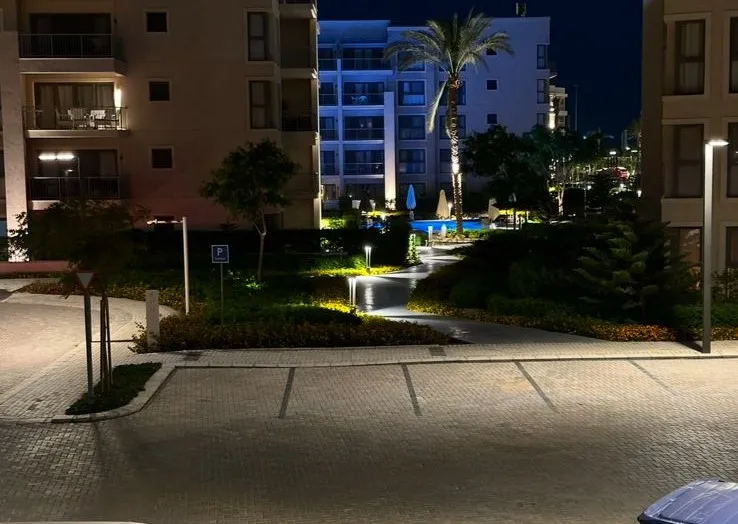 شقة للبيع في مراسي في سيدي عبد الرحمن بمساحة 93 م² تتكون من 2 غرف