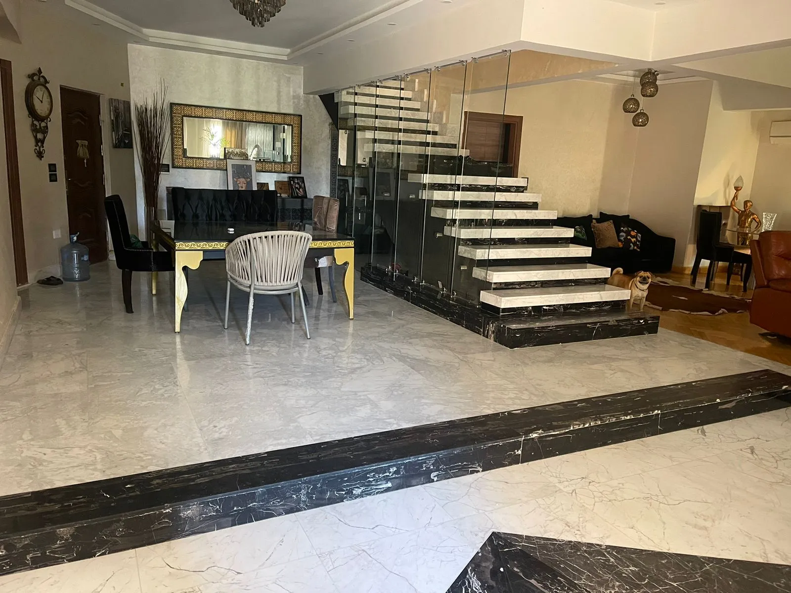  للبيع في مروج في  بمساحة 0 م² تتكون من 0 غرف