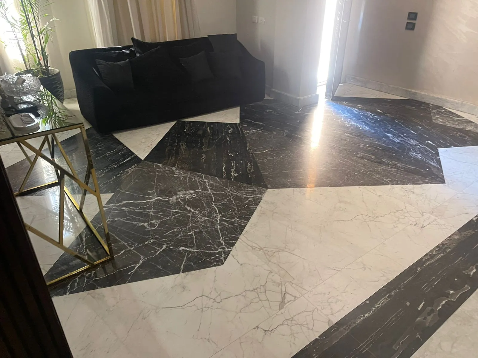  للبيع في مروج في  بمساحة 0 م² تتكون من 0 غرف