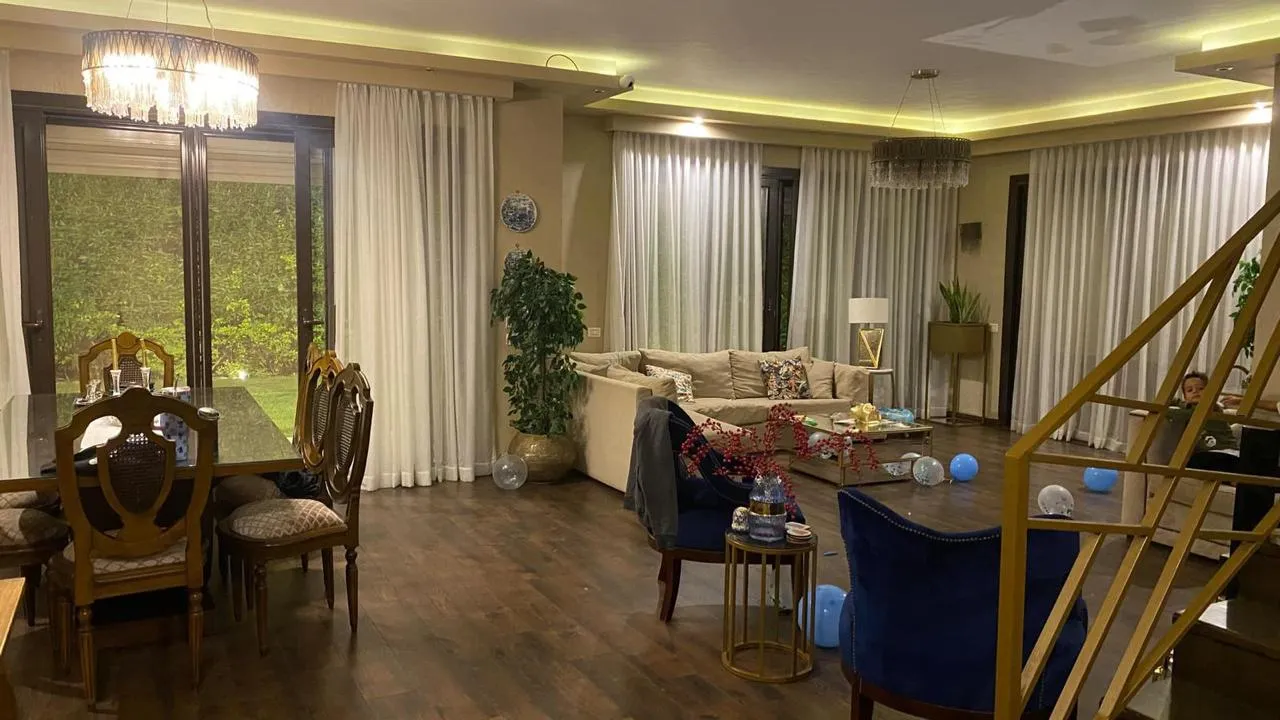  للبيع في بيفرلي هيلز في  بمساحة 0 م² تتكون من 0 غرف