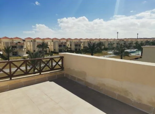 فيلا للبيع في ستيلا هايتس في سيدي عبد الرحمن بمساحة 175 م² تتكون من 3 غرف