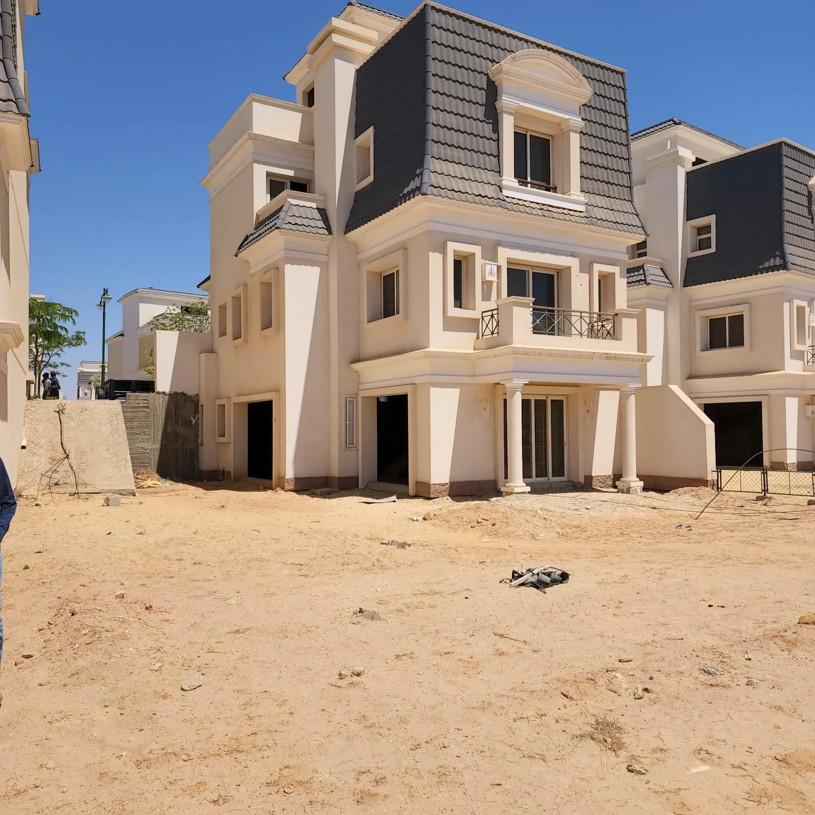 فيلا للبيع في ماونتن فيو تشيل أوت بارك في التوسعات الشمالية بمساحة 290 م² تتكون من 4 غرف