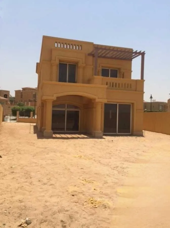 Villa for sale in Royal Meadows Sheikh Zayed in El Sheikh Zayed of 570 m² with 6 bedrooms