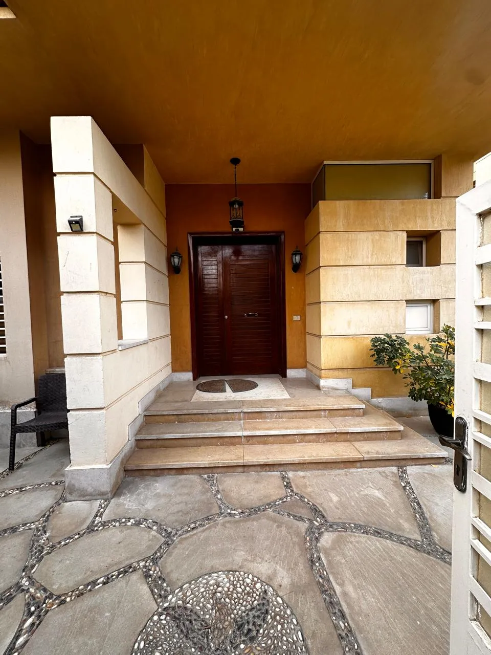 فيلا للبيع في جيرا في الشيخ زايد بمساحة 717 م² تتكون من 5 غرف