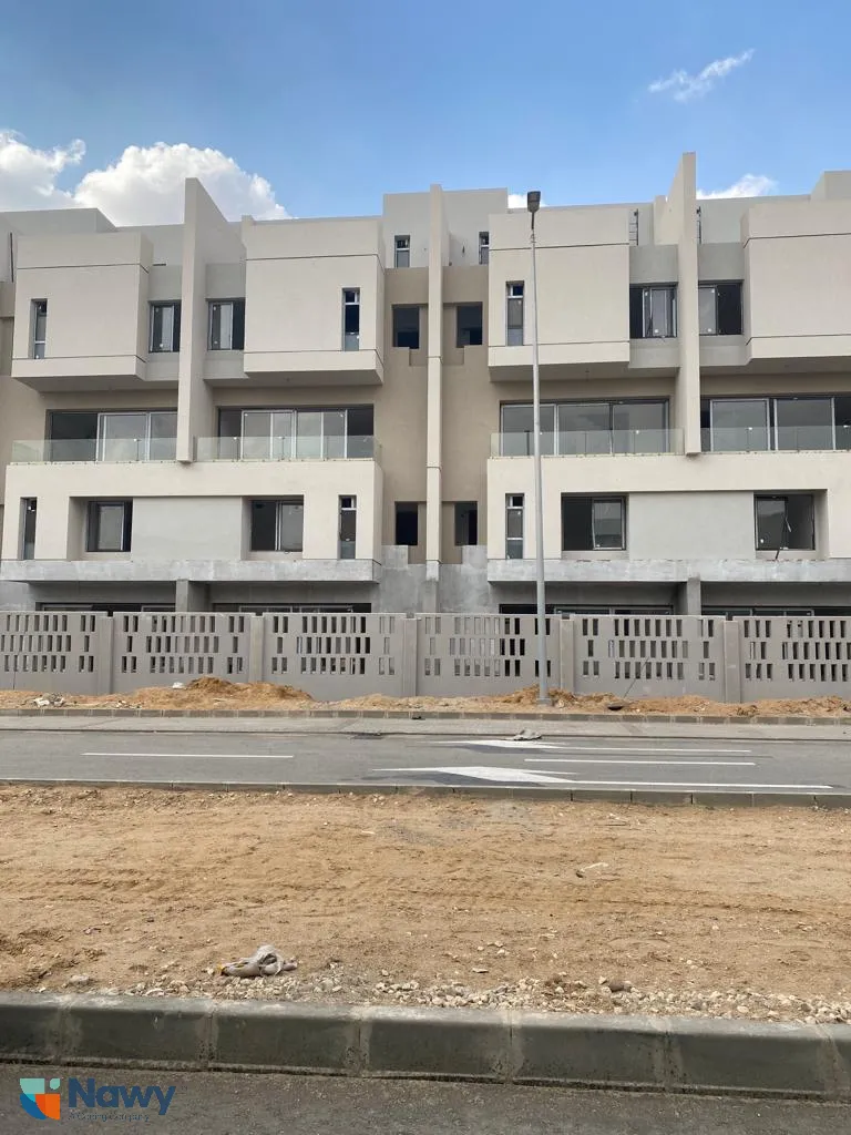 للبيع في البروج في بمساحة 0 م² تتكون من 0 غرف