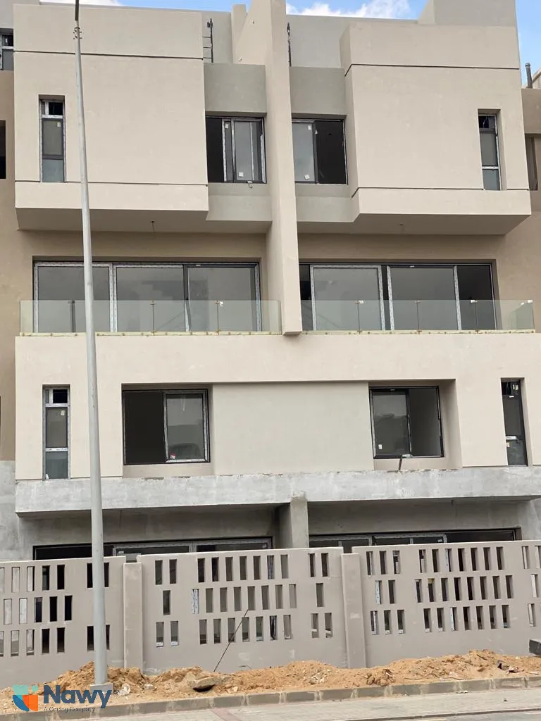 للبيع في البروج في بمساحة 0 م² تتكون من 0 غرف