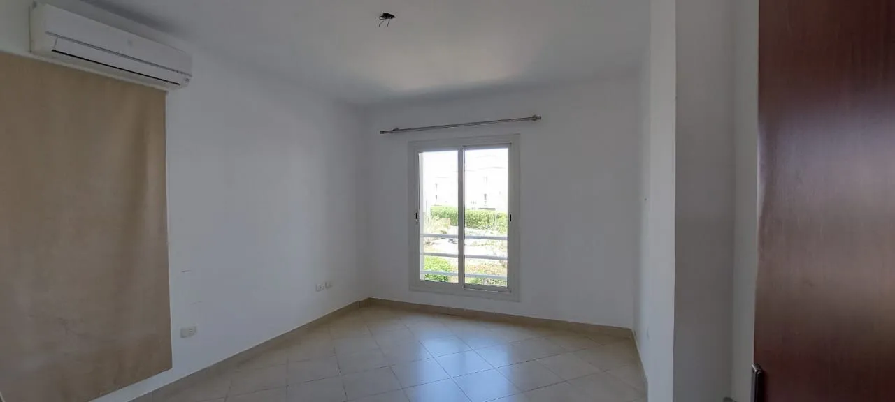  للبيع في أمواج في  بمساحة 0 م² تتكون من 0 غرف