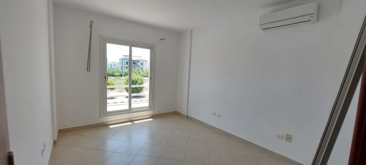  للبيع في أمواج في  بمساحة 0 م² تتكون من 0 غرف