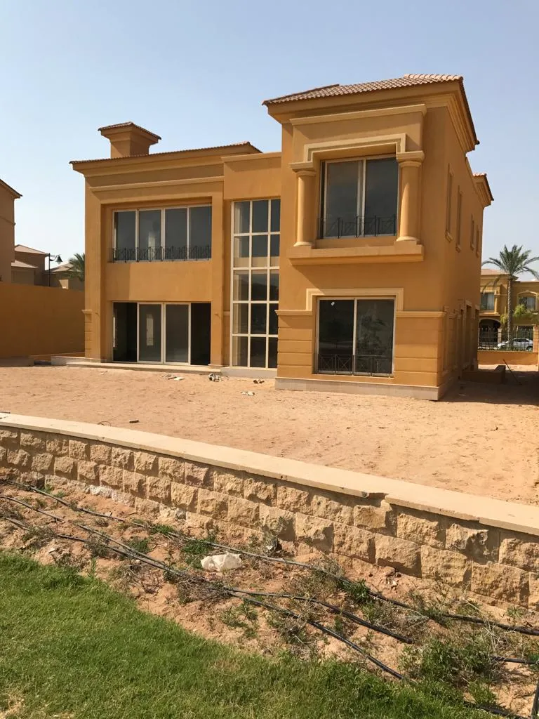 Twinhouse for sale in Royal Meadows Sheikh Zayed in El Sheikh Zayed of 540 m² with 5 bedrooms