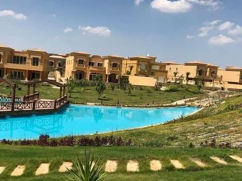 Twinhouse for sale in Royal Meadows Sheikh Zayed in El Sheikh Zayed of 540 m² with 5 bedrooms