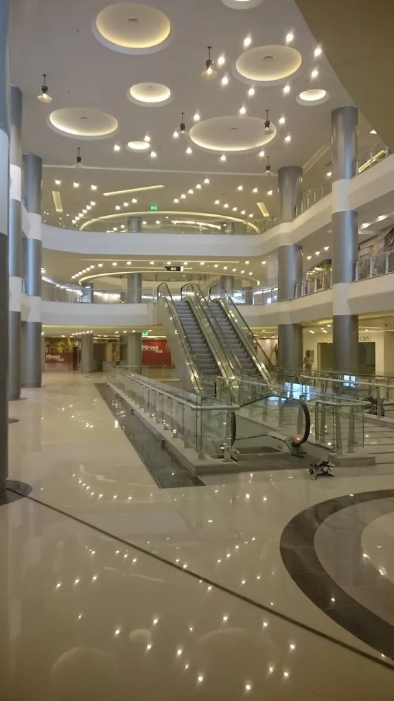 Retail for sale in Mirage Mall in New Cairo of 42 m² with 0 bedrooms