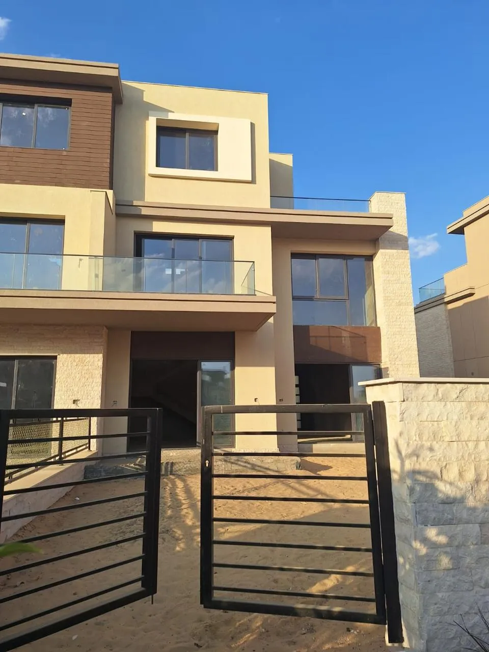 Townhouse for sale in The Estates in New Zayed of 267 m² with 3 bedrooms