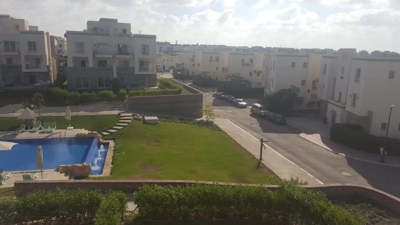 شاليه للبيع في أمواج في سيدي عبد الرحمن بمساحة 190 م² تتكون من 3 غرف