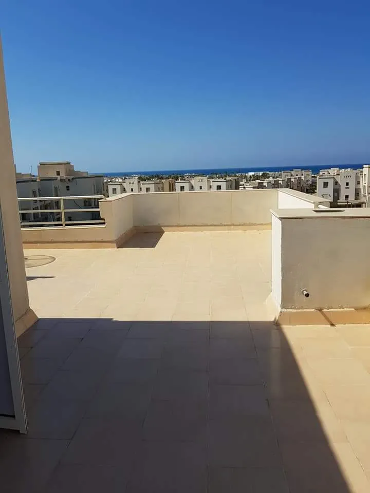 شاليه للبيع في أمواج في سيدي عبد الرحمن بمساحة 190 م² تتكون من 3 غرف