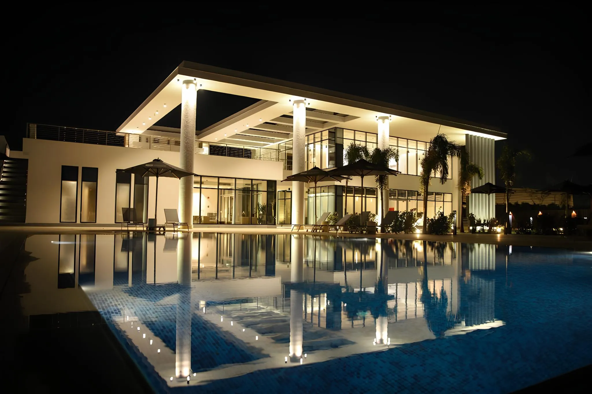 شقة للبيع في بيراميدز هايتس في الشيخ زايد بمساحة 260 م² تتكون من 3 غرف