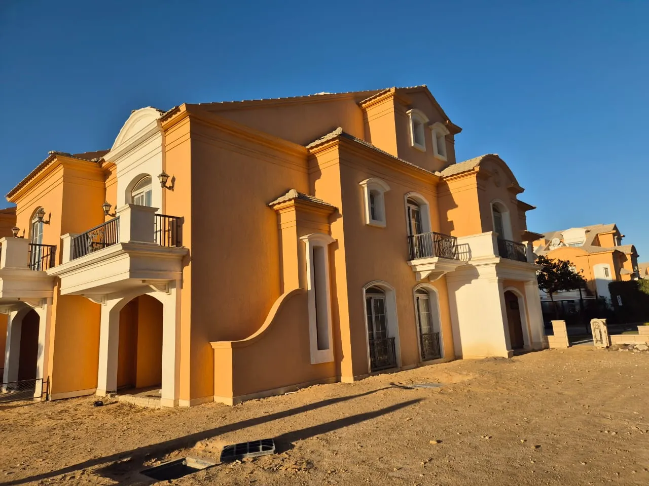 Townhouse for sale in Layan in New Cairo of 300 m² with 4 bedrooms