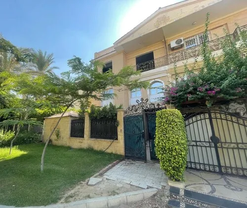 Villa for sale in Al Shorouk 2000 in El Shorouk of 460 m² with 4 bedrooms
