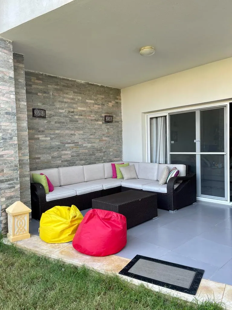 شاليه للبيع في أمواج في سيدي عبد الرحمن بمساحة 140 م² تتكون من 3 غرف