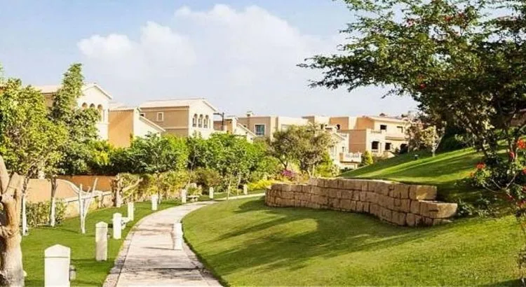 فيلا للبيع في قطامية هيلز في القاهرة الجديدة بمساحة 620 م² تتكون من 6 غرف