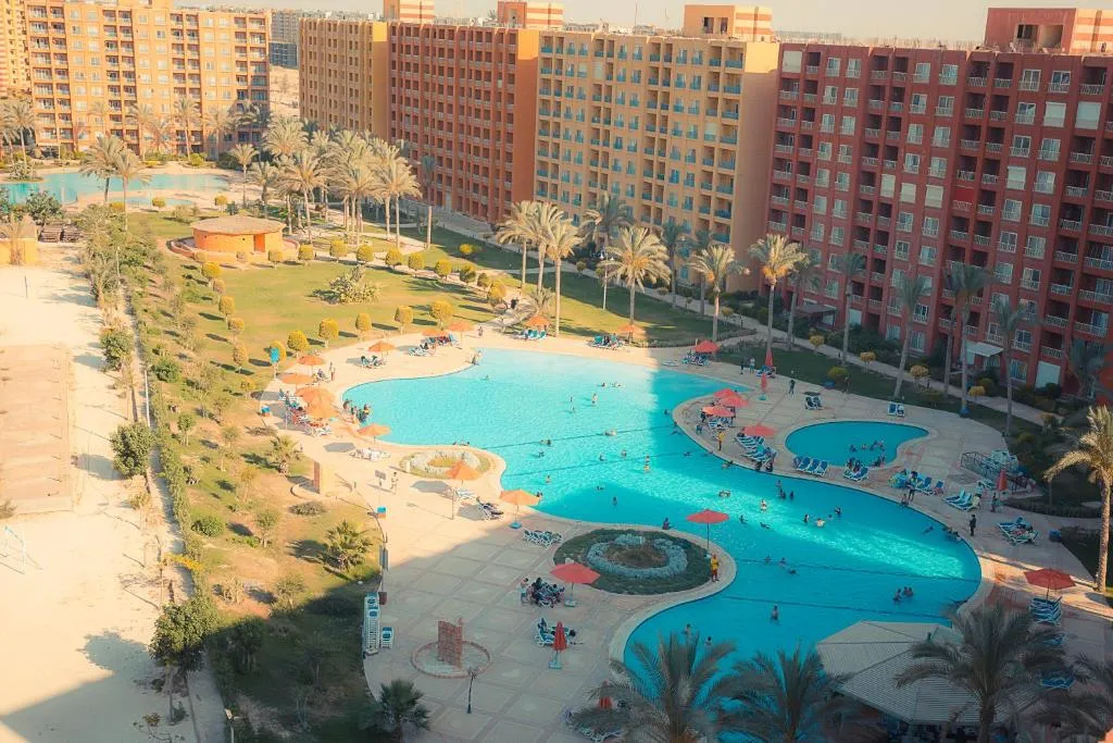شاليه للبيع في جولف بورتو مارينا في الساحل الشمالي بمساحة 40 م² تتكون من 2 غرف