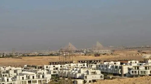 بنتهاوس للبيع في بيراميدز هايتس في الشيخ زايد بمساحة 320 م² تتكون من 3 غرف