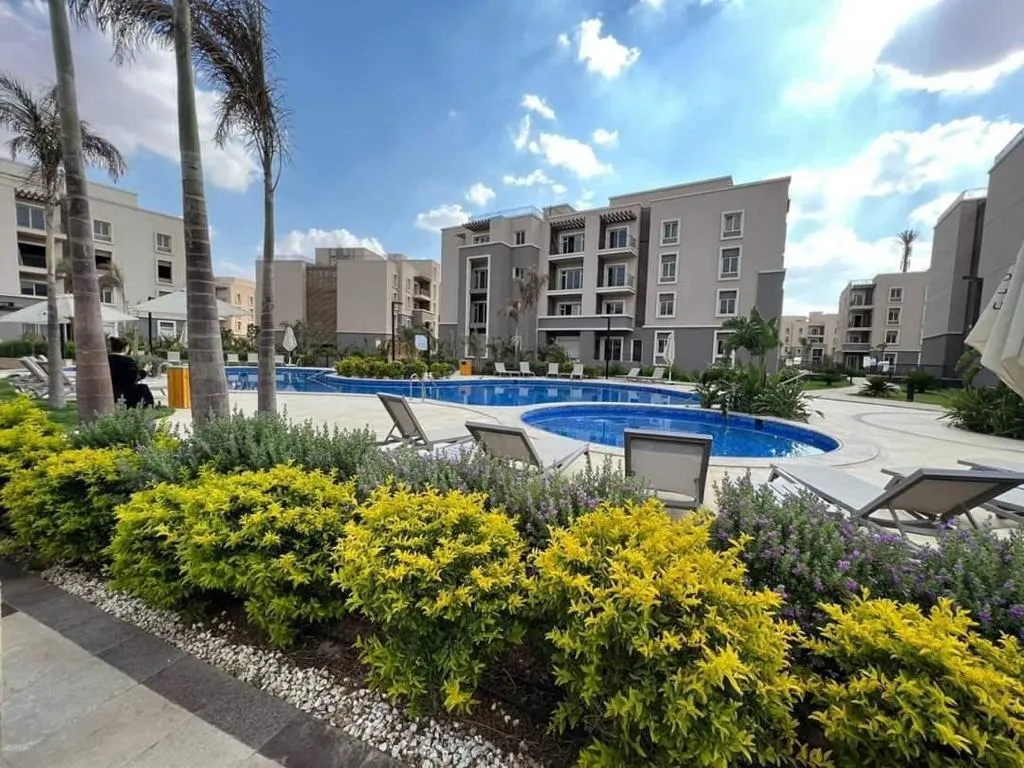 Apartment for sale in October Plaza in Northern Expansion of 236 m² with 3 bedrooms