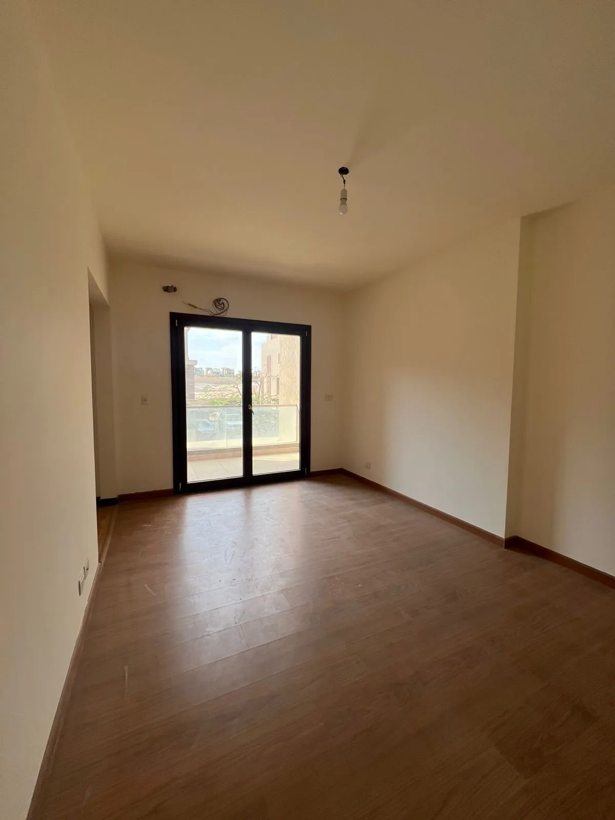 شقة للبيع في بيراميدز هايتس في الشيخ زايد بمساحة 260 م² تتكون من 4 غرف