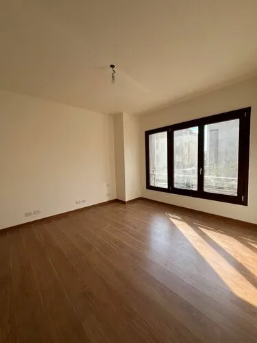 شقة للبيع في بيراميدز هايتس في الشيخ زايد بمساحة 260 م² تتكون من 4 غرف